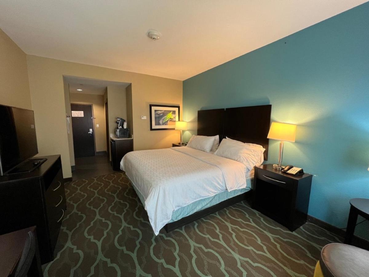 Holiday Inn Express Hotels & Suites Cuero By Ihg Exterior photo